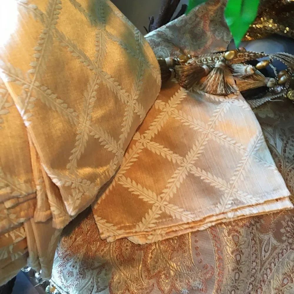 DIAMOND GOLD Dinner Napkins! - Picture 12 of 12